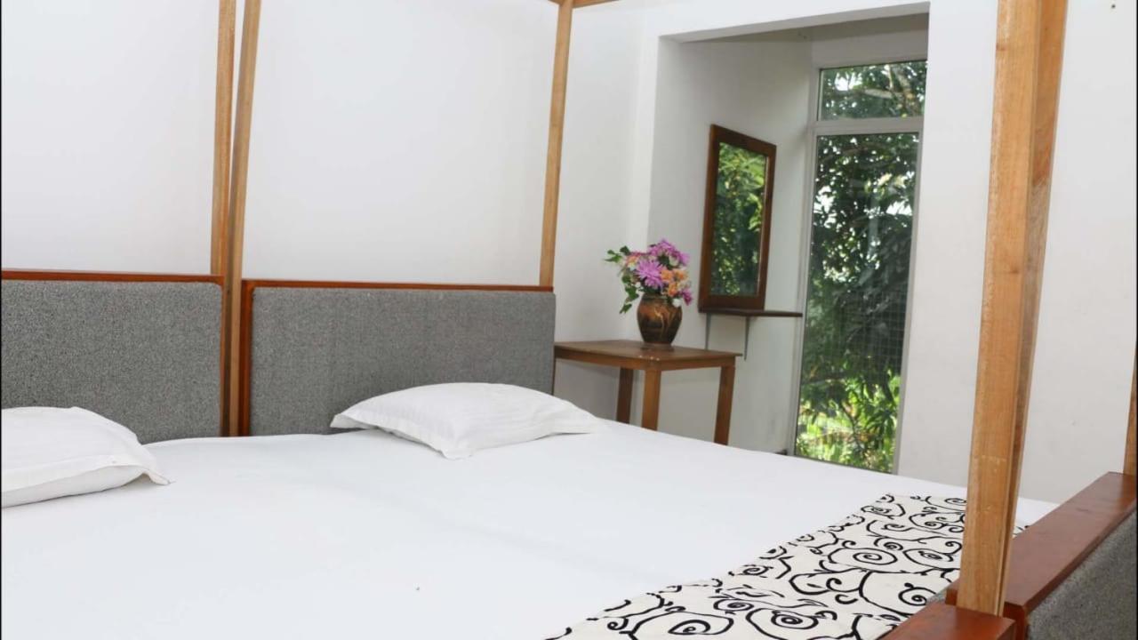 Suisse Villa Kandy Buitenkant foto